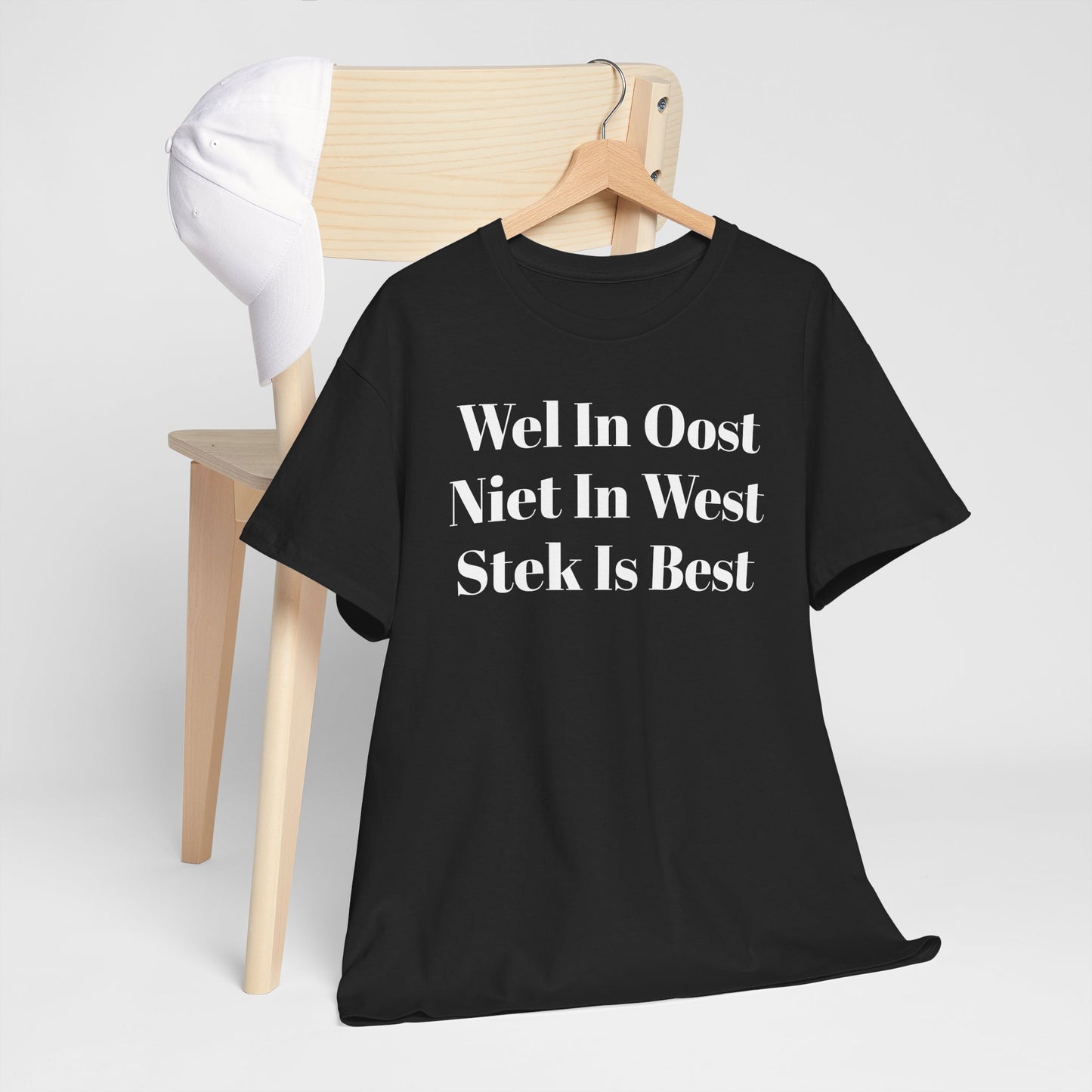 Stek Is Best T‑Shirt — “Wes In Oost Niet In West” Dutch Café Design